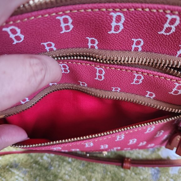 Dooney & Bourke Red Sox Crossbody bag - Picture 6 of 6